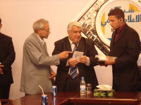 وفد تدريسي وطلابي من قسم الصحافة بجامعة أهل البيت يزور شبكة الاعلام العراقي