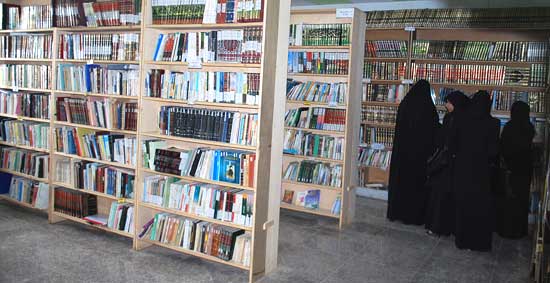 وصول مراجع مهمة في الآثار الإسلامية من المكتبات البريطانية إلى مكتبة الجامعة