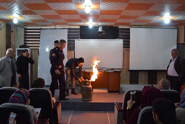 دورة الدفاع المدني لطلبة كلية الصيدلة في جامعة اهل البيت عليهم السلام 