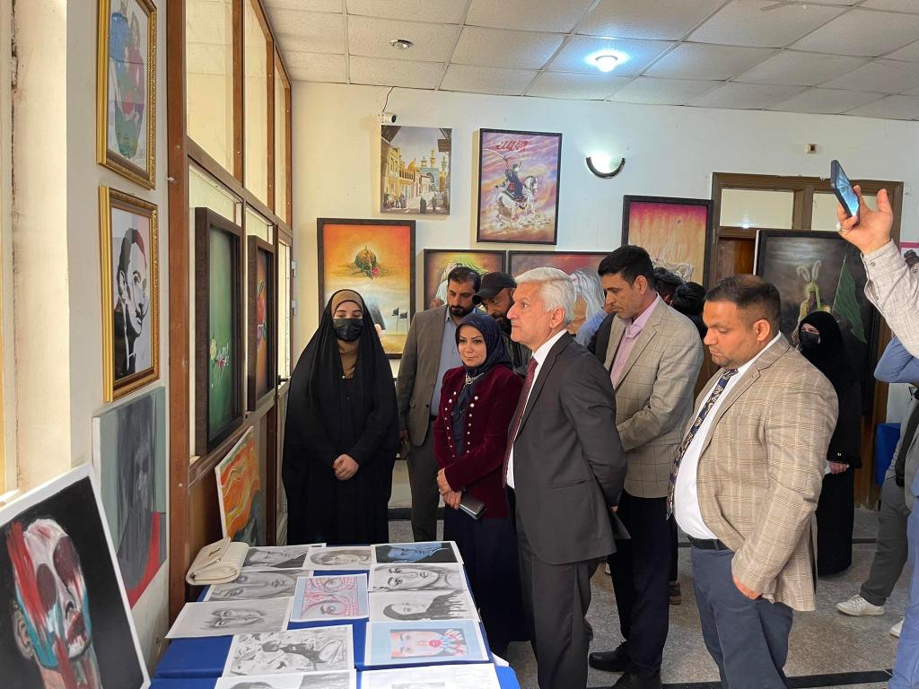 جامعة اهل البيت عليهم السلام تشارك في معرض جامعة كربلاء للرسم 